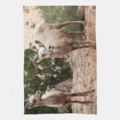 Funny Bighorn Sheep in Zion National Park Theedoek (Verticaal)