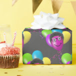 Funny Birthday Balloon Man's Face Cadeaupapier<br><div class="desc">Kleurrijke verjaardagsballonnen met kinky haar en een man op een donkergrijze achtergrond. De achtergrondkleur kan worden veranderd.</div>