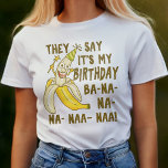 Funny Birthday Banana Cartoon Humor Unique T-shirt<br><div class="desc">Ze zeggen dat het mijn verjaardag is / Ba-na-na-na-na-na-na-na! Dit grappige,  gekke verjaardags-t-shirt heeft een handgetekende cartoon banaan met een sterrenknop en een puntig pet. Het is geschikt voor alle leeftijden: kinderen en eeuwige kinderen. Vier je verjaardag in stijl met dit belachelijke shirt.</div>