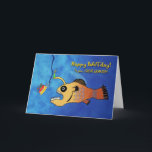 Funny Birthday for Great-Grandpa, Anglerfish Kaart<br><div class="desc">Papieren verjaardagswenskaart voor een overgrootvader/overgrootvader. Een grappige illustratie van een zeeduivel die klaar staat om een verjaardagstaart te eten. Grappig verjaardagskaart met Happy Baitday! op de omslag. Afbeelding en vers copyright © Shoaff Ballanger Studios.</div>