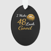 Funny Birthday | Ik laat 48 er goed uitzien Ornament (voorkant)