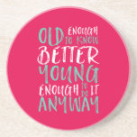 Funny Birthday Quote Old genoeg Young genoeg Zandsteen Onderzetter<br><div class="desc">Het maakt een groot geschenk voor hen die verjaardagen vieren, in hun 20e of 30e jaren. Hoe oud ben je? Oud genoeg om beter te weten. Jong genoeg om het toch te doen. Grappig en grappig citaat om de wereld te laten weten dat je nog steeds de gave hebt. De...</div>