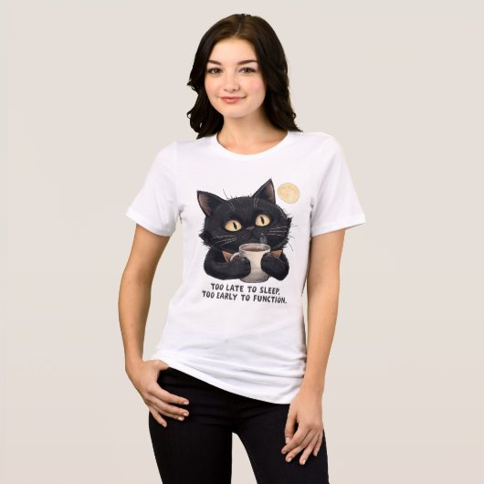 Funny Black Cat Coffee T-Shirt – Too Late to Sleep (Voorkant volledig)