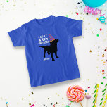 Funny Black Lab Dog Custom Age and Name Birthday T-shirt<br><div class="desc">Het perfecte aanpasbare T-shirt voor hondenliefhebbers - het ontwerp is voorzien van een zwarte labrador rekwieg die een pet voor verjaardagsfeestjes draagt. Voeg je eigen tekst toe - "Happy??the Birthday" en de naam van de verjaardag. Cute, feestelijke, leuke vormgeving voor iedereen die van honden houdt en een verjaardag heeft. Pet-liefhebbers,...</div>