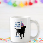 Funny Black Lab Dog Custom Birthday Koffiemok<br><div class="desc">Het perfecte verjaardagscadeau voor hondenliefhebbers: het ontwerp is voorzien van een zwarte labrador rekwieg-hond met een verjaardagsfeestje pet. Voeg je eigen tekst toe - "Happy??the Birthday" en de naam van de verjaardag. Cute, feestelijke, leuke vormgeving voor iedereen die van honden houdt en een verjaardag heeft. Pet-liefhebbers, kinderen, ouders - ongeveer...</div>