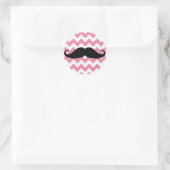 Funny Black Mustache en Roze Chevron Pattern Ronde Sticker (Tas)