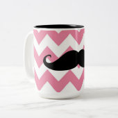 Funny Black Mustache en Roze Chevron Pattern Tweekleurige Koffiemok (Voorkant links)