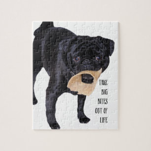 Funny Black Pug Haal grote bites uit het leven Legpuzzel