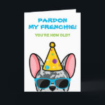 Funny Blue Merle French Bulldog Frenchie Birthday Kaart<br><div class="desc">Als je iemand kent die van franse stierenhonden houdt en een goed gevoel voor humor heeft, is deze grappige frenchie verjaardagskaart ideaal voor het sturen naar hen op hun speciale dag. Het ontwerp is voorzien van een cartoon-achtige illustratie van een blauwe, kleurige franse bulldog met een pet van een partij...</div>