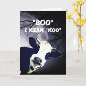 Funny Boo Ik bedoel Moo Koe Moon Halloween Kaart (Gele Bloem)
