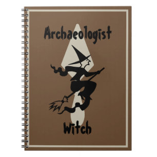 Funny Brown Archeoloog Witch op een kamer Notitieboek
