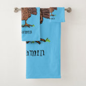 Funny brown farmyard turkey met vliegende cartoon bad handdoek (Insitu)