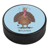 Funny brown farmyard turkey met vliegende cartoon hockey puck (3/4)