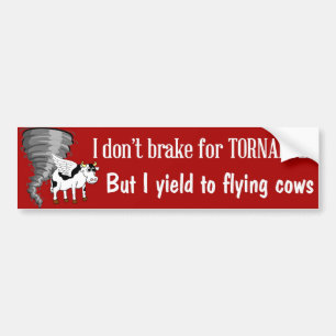 Funny bumper sticker yield voor vliegende koeien