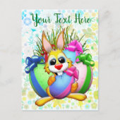 Funny Bunny biting an Easter Egg Aankondigingskaart (Voorkant)