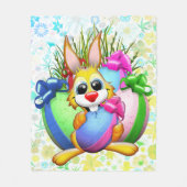 Funny Bunny biting an Easter Egg Fleece Deken (Voorkant)