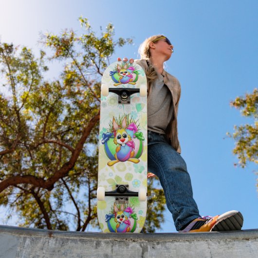 Funny Bunny biting an Easter Egg Persoonlijk Skateboard (Buiten 1)