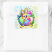 Funny Bunny biting an Easter Egg Vierkante Sticker (Tas)