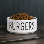 Funny Burgers Dog Voerbakje<br><div class="desc">Deze minimalistische hondenkom is voorzien van het woord "burgers" in vetgedrukte zwarte tekst op een schone witte keramische basis. Ontworpen voor moderne hondenliefhebbers, combineert het stijl en humor in een slank, functioneel stuk. Ideaal voor honden met een foodie-instelling en huisdierouders die houden van trendy, ingetogen accessoires. Een bijpassende waterbak met...</div>