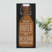 Funny BYOB Beer Bottle BBQ Party Invitation Kaart (Staand voorkant)