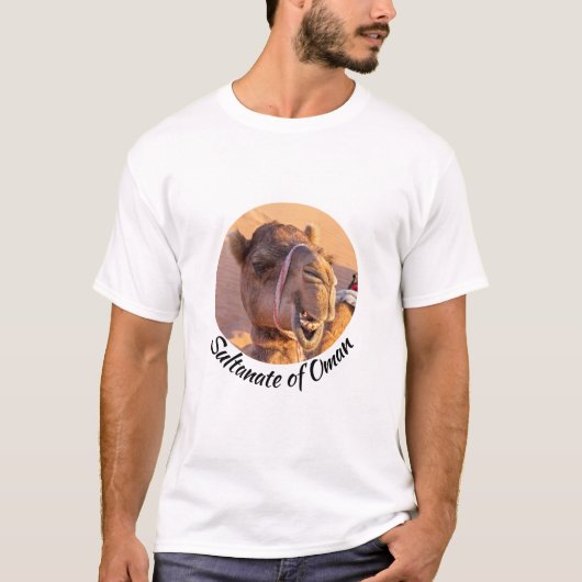 Funny Camel head in Oman Wahiba woestijn T-shirt (Voorkant)