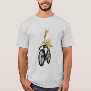 Funny Camel rijdt met een donkere fiets, voor woes T-shirt