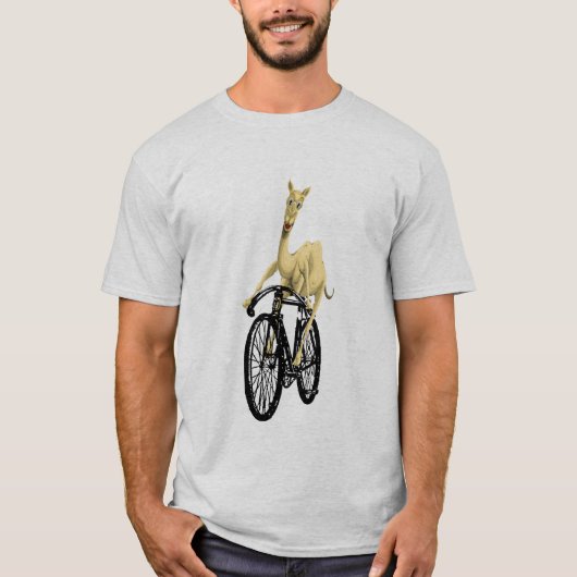 Funny Camel rijdt met een donkere fiets, voor woes T-shirt (Voorkant)