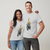 Funny Camel rijdt met een donkere fiets, voor woes T-shirt (Unisex)