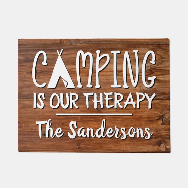 Funny Camping is onze Therapy Rustic w Familienaam Deurmat (Voorkant)