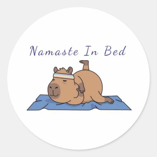 Funny Capybara Yoga Sticker – Namaste In Bed (Voorkant)