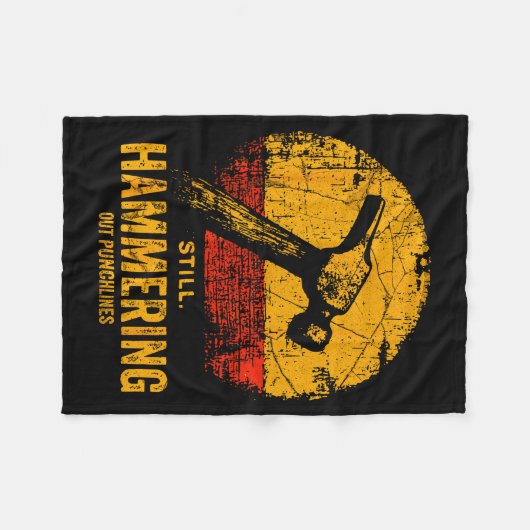 Funny Carpenter Still Hammering Out Punchlines Vin Fleece Deken (Voorkant (Horizontaal))