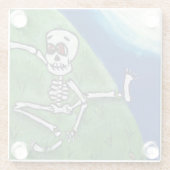 Funny Cartoon Dancing Skelet in Grass Hazy Moon Glazen Onderzetter (Achterkant)