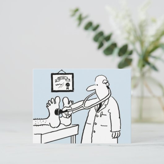 Funny Cartoon Doctor Using Stethoscoop on Patient Briefkaart (Staand voorkant)