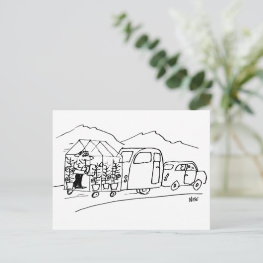 Funny Cartoon van Car Towing Caravan en Greenhouse Briefkaart (Staand voorkant)