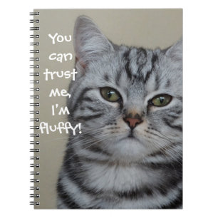 Funny Cat Caption Vertrouw me dat ik fluffy ben Notitieboek