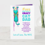 Funny CAT DAD Birthday HUSBAND van de vrouw Kaart<br><div class="desc">Zo'n grappig spelletje met woorden die ik niet kon weerstaan voor vrouwen en vriendinnen om hun mannen en vriendinnen te geven! Dat zijn natuurlijk ook kattevaders!! Dit is een van de vele geweldige unieke en leuke kaarten voor Cat Dads en Crazy Cat Moms.</div>