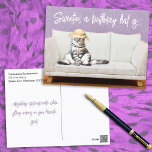 Funny Cat Floral Sun Pet Custom Birthday Kaart<br><div class="desc">Deze sjabloon briefkaart bedekking is voorzien van een grappige grijze en witte kat die op een witte bank zit met een pet in de zon. Pas de tekst van de sjabloon op de dekking en terug met uw bericht aan, schrap de tekst of geef het gebruiken van het ontwerp ook...</div>