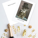 Funny Cat in Pet Birthday Kaart<br><div class="desc">Een humoristische verjaardagskaart met een  foto van een kat in een hoge hoed en stropdas. Het afbeelding is een reproductie van een  briefkaart dat voor 1923 werd uitgegeven door Hugh Leighton Co,  Portland. De binnenkant luidt: Waar is het feest?</div>