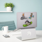 Funny Cat on Skateboard Sticker (Laptop op bureau)