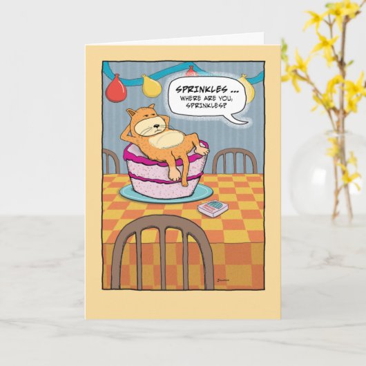 Funny Cat op Cake Birthday Kaart (Gele Bloem)