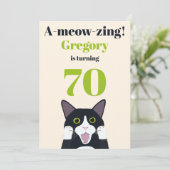 Funny cat pun uitnodiging voor 70e verjaardag (Staand voorkant)