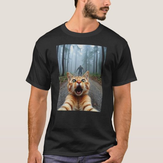 Funny Cat Selfie & Sasquatch Graphic V2 T-shirt (Voorkant)