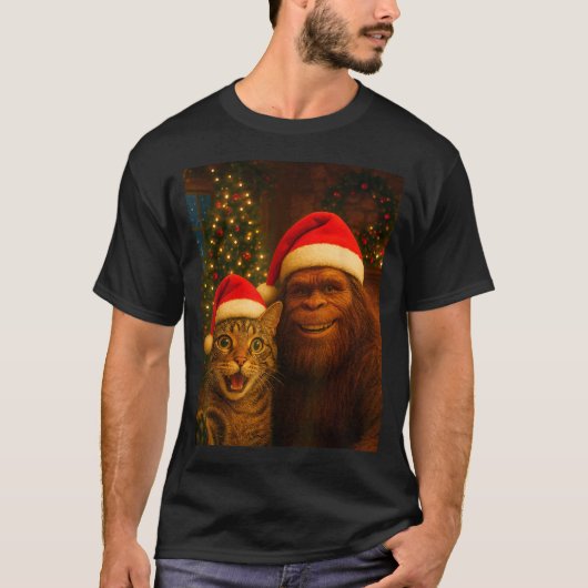 Funny Cat Selfie With Bigfoot Christmas Sasquatch  T-shirt (Voorkant)