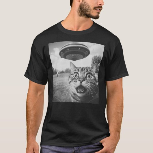 Funny Cat Selfie with UFO, Scared Cat Spaceship UF T-shirt (Voorkant)