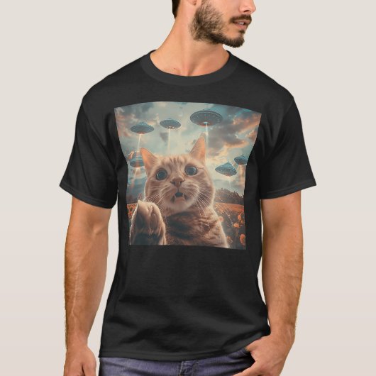Funny Cat Selfie with UFOs cat meme T-shirt (Voorkant)