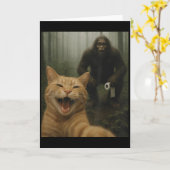 Funny Cat Surprised Happy Selfie With Bigfoot Sasq Kaart (Gele Bloem)