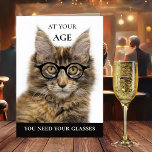 Funny Cat Wine Champagne Birthday Wenskaart Kaart<br><div class="desc">Een leuke en grappige verjaardagskaart met een Maine Coon-kat met bril en champagne en een wijnbril aan de binnenkant.</div>