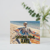 Funny Catching some Rays Skeleton T-Shirt Briefkaart (Staand voorkant)