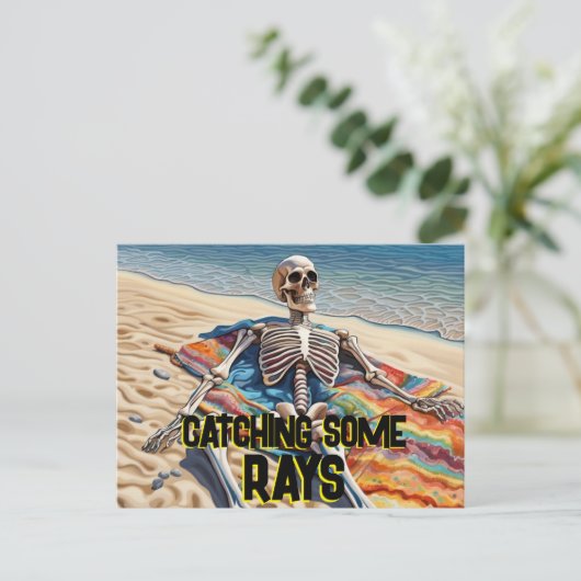 Funny Catching some Rays Skeleton T-Shirt Briefkaart (Staand voorkant)