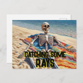 Funny Catching some Rays Skeleton T-Shirt Briefkaart (Voorkant / Achterkant)